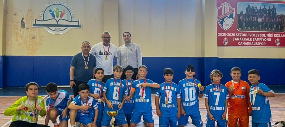 Futsalda Şampiyon 100. Yıl Barış Ortaokulu Oldu