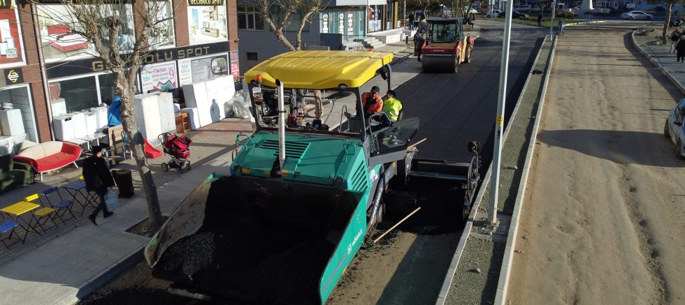 Gazi Hasan Paşa Caddesi’nde Asfalt Serimi Yapılıyor