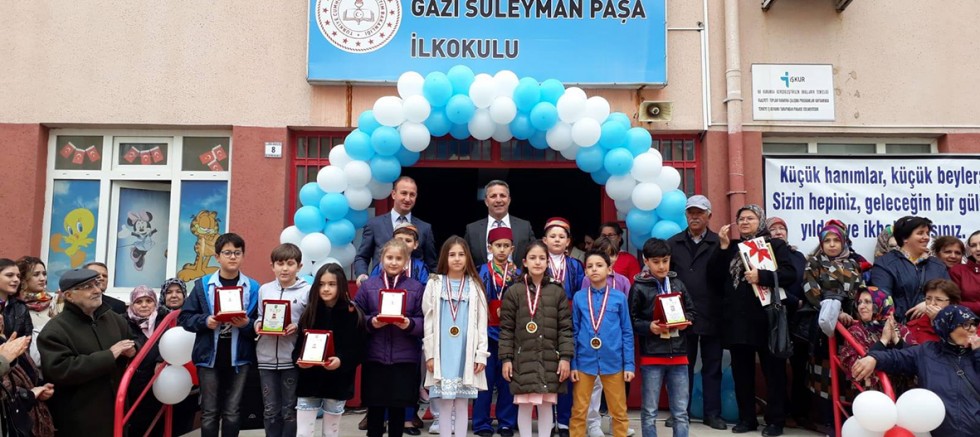 Gazi Okulundan Dereceye Giren Öğrencilere Ödül