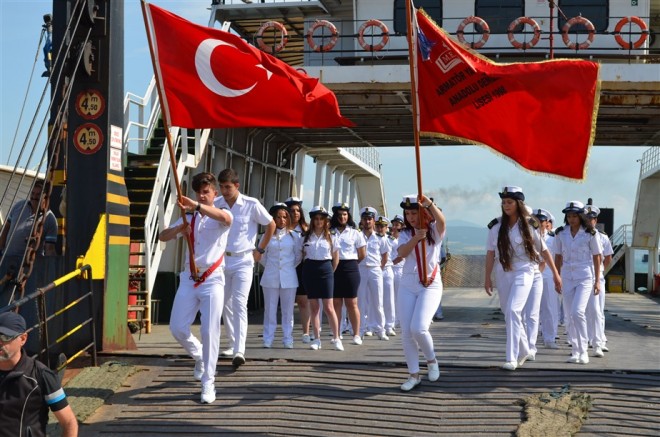 GELECEĞiN KAPTANLARI MEZUN OLDU