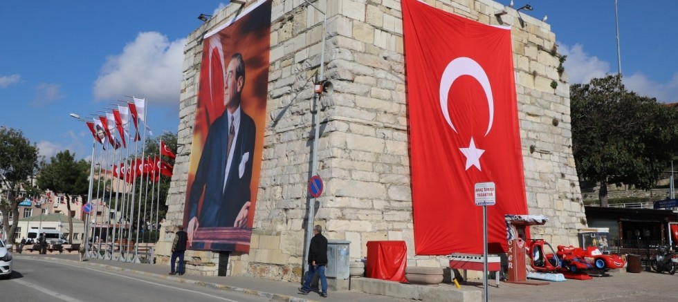 GELİBOLU BAYRAKLARLA SÜSLENDİ