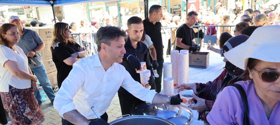Gelibolu Belediyesi’nden Aşure İkramı