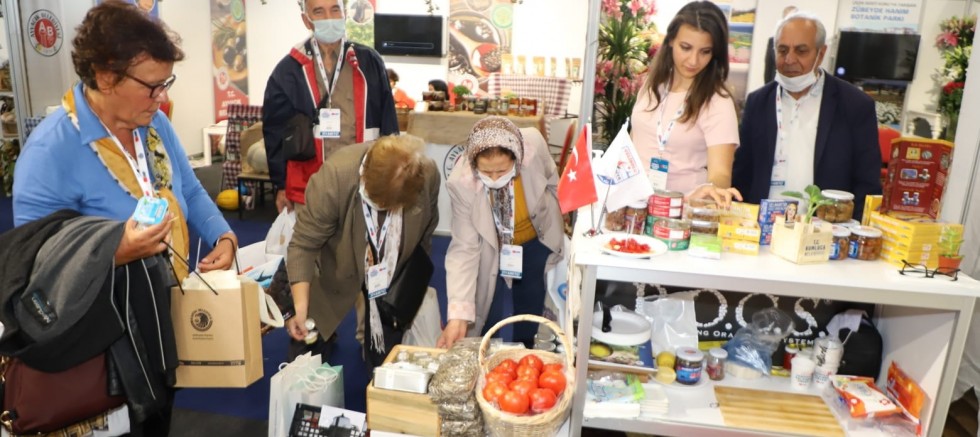 Gelibolu Belediyesi’nin Standına Ziyaretçi Akını