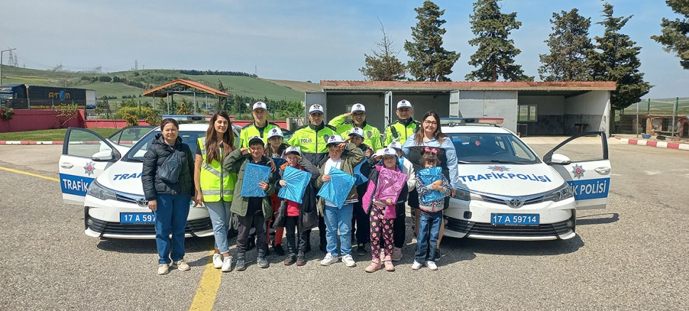 Gelibolu Bölge Trafik’ten Öğrencilere 23 Nisan Sürprizi