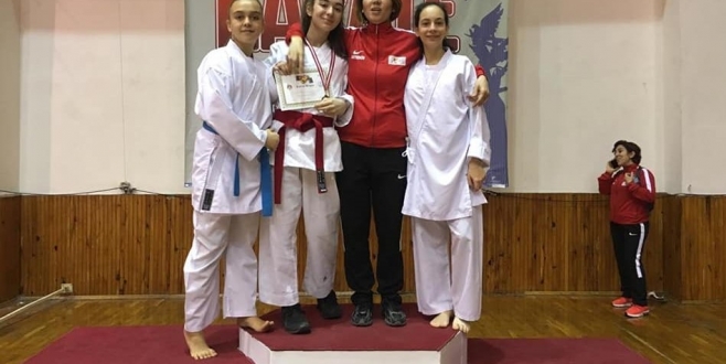 GELİBOLU KARETE SPOR KULÜBÜ EGE KARETE LİGİNDEN  4 MADALYA İLE DÖNDÜ