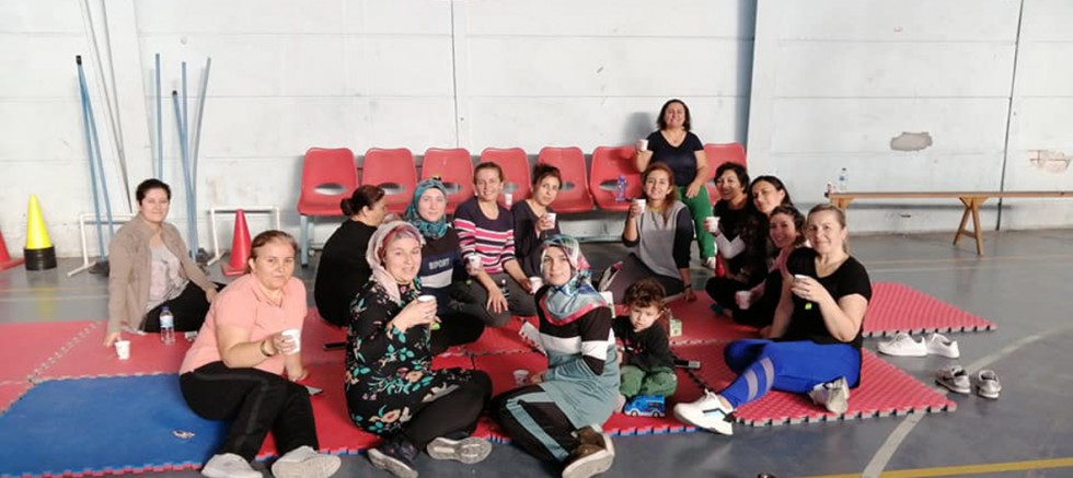Gelibolu’nun Kadınları Badminton Oynuyor