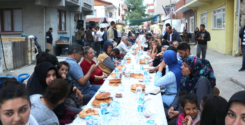 Gelibolu Roman Derneğinden İftar Yemeği