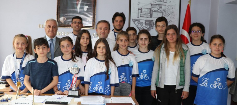 Gelibolu Triatlon Takımından İl Müdürüne Ziyaret