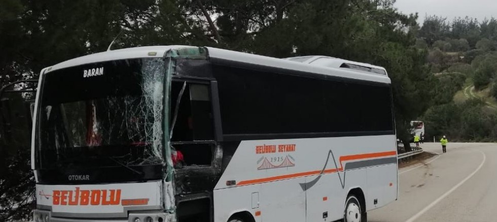 Gelibolu Yarımadası'nda Tur Otobüsü ile Midibüs Çarpıştı