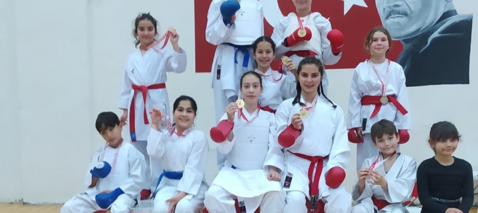 Gelibolulu Karatecilerden Madalya Şöleni