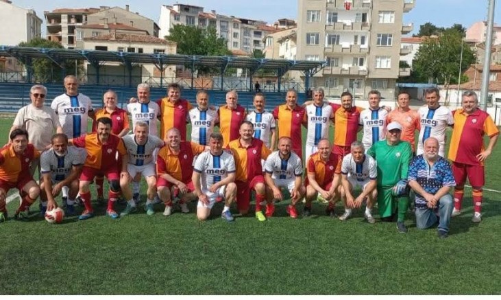Geliboluspor ve Galatasaray Lisesi Veteranları Sahada Buluştu