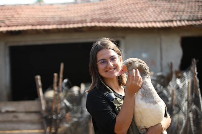Genç Yaşta Hem Çiftçi Hem De Sosyal Medyada Tanınan İsim Oldu
