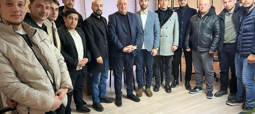 ‘Gençlerin Başımızın Üstünde Yeri Var’