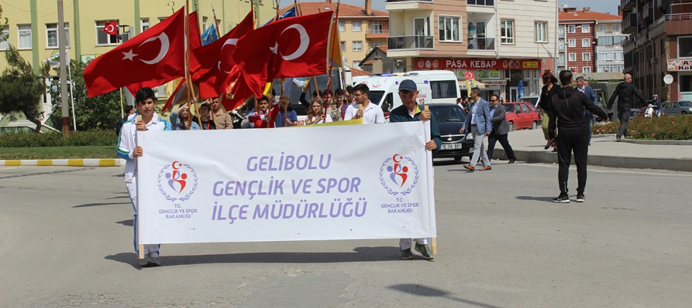 Gençlik Haftası Kortej Yürüyüşü ile Başladı