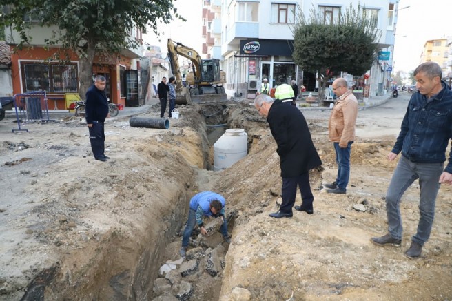 Gölcük Caddesi’nde Altyapı Çalışmaları Sürüyor