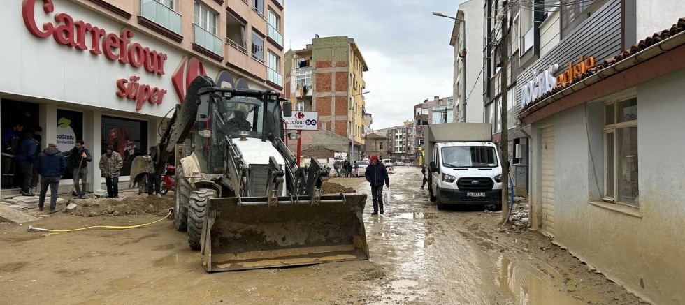 Gölcük Caddesi’nde Çalışmalar Devam Ediyor