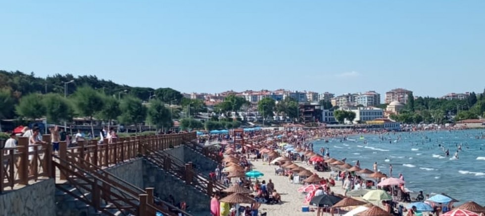 Hamzakoy Plajında Bayram Yoğunluğu