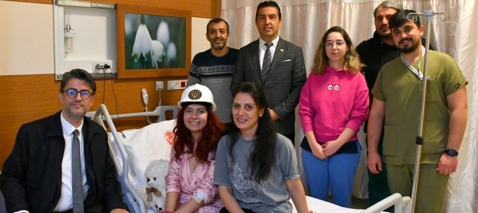 Hastanede Anlamlı Baret Takma Töreni