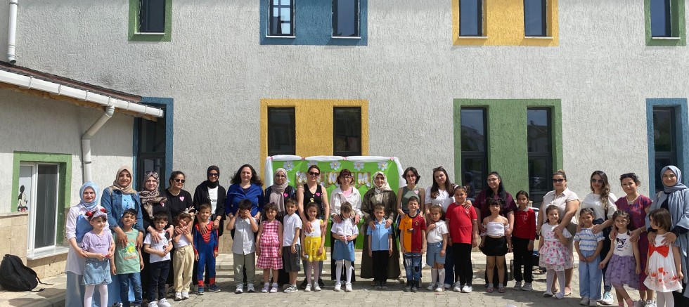 Hediyeleri Anneleriyle Birlikte Hazırladılar