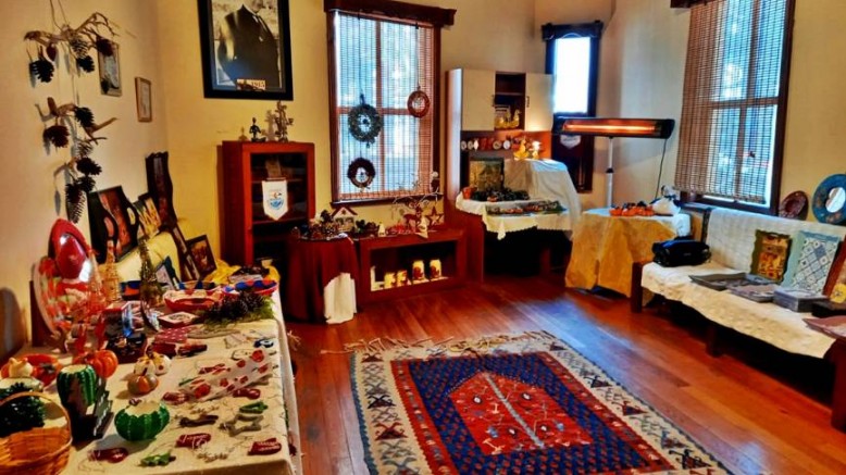 Hem Kermes, Hem Hediyelik Eşya Satışı
