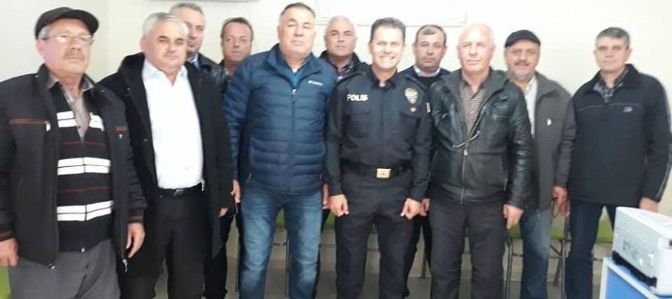 iLÇE EMNiYET MÜDÜRÜ ÖZKAN’DAN TÜM MUHTARLAR DERNEĞiNE ZiYARET