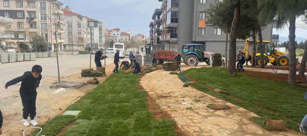 İlçe Genelinde Çim Serimi ve Bahar Hazırlıkları Yapılıyor