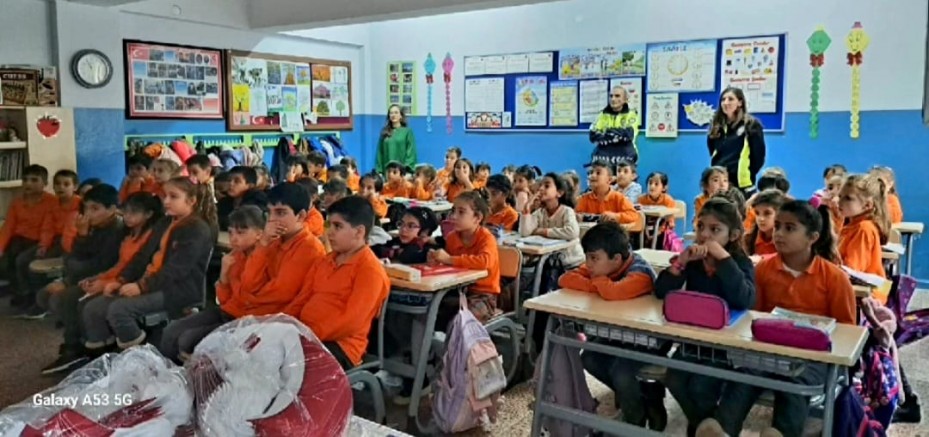 İlçe Trafik Ekiplerinden Öğrencilere Bilgilendirme