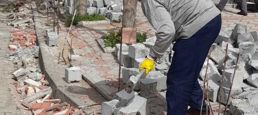 İmam Önder, Cami Duvarları İçin Kolları Sıvadı