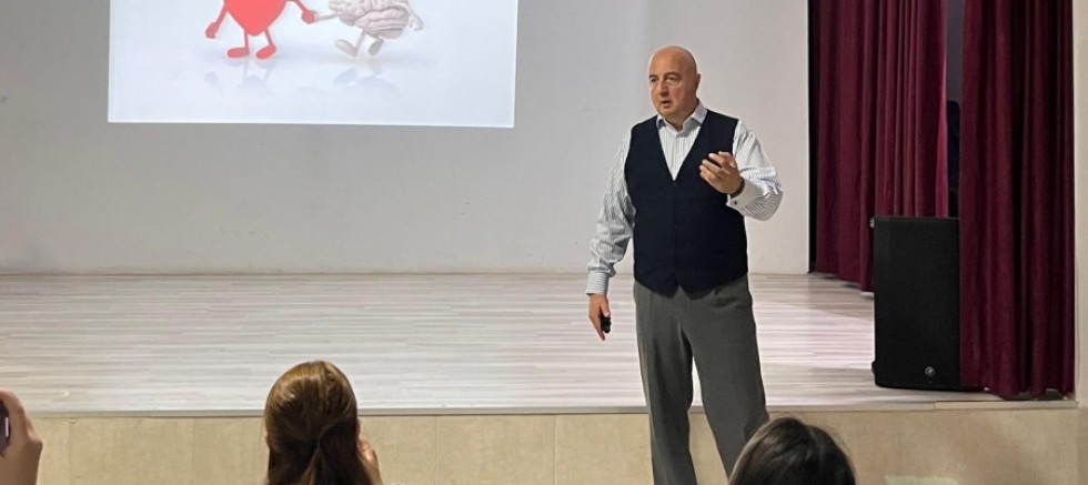 ‘İş Hayatında Akıllı Mutluluk’ Semineri