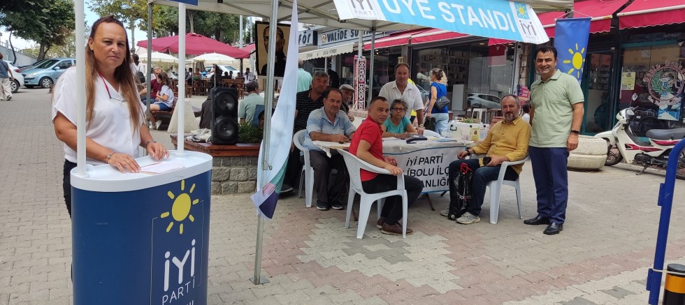 İyi Parti İlçe Teşkilatı Üye Kayıt Standı Açtı