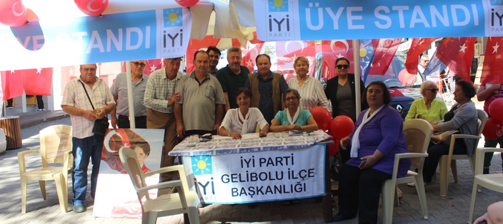 İYİ Parti Üye Kayıt Standı Açtı