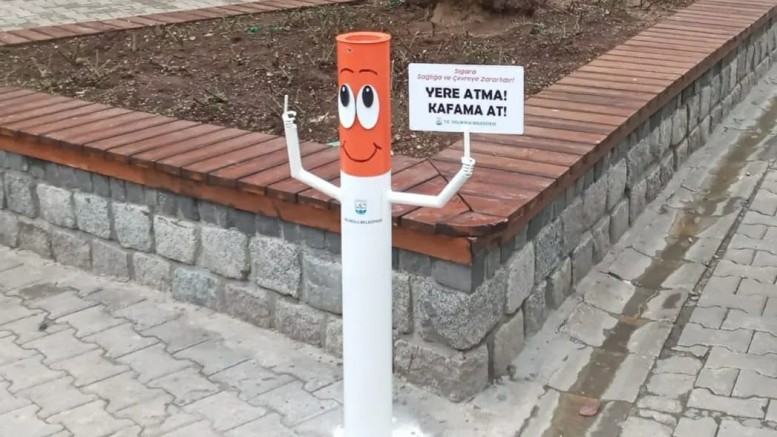 “İzmaritleri Yere Atma Kafama At”