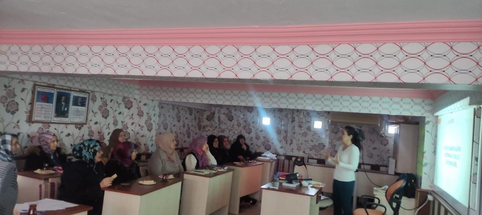 Kadın Kursiyerlere Kanser Farkındalık Eğitimi Verildi