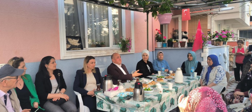 Kapı Kapı Dolaşıp, Vatandaşları Dinledi