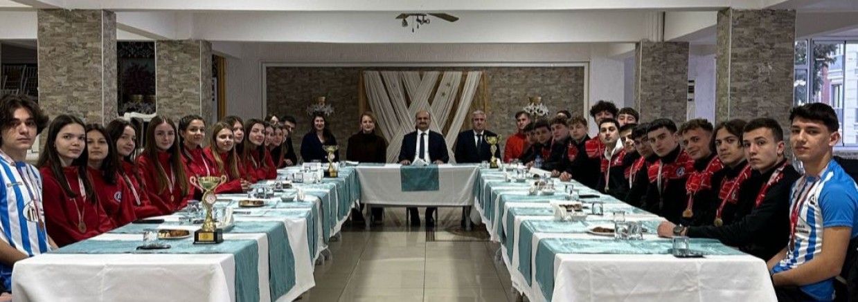 Kaymakam Abacı, Başarılı Öğrencilerle Buluştu