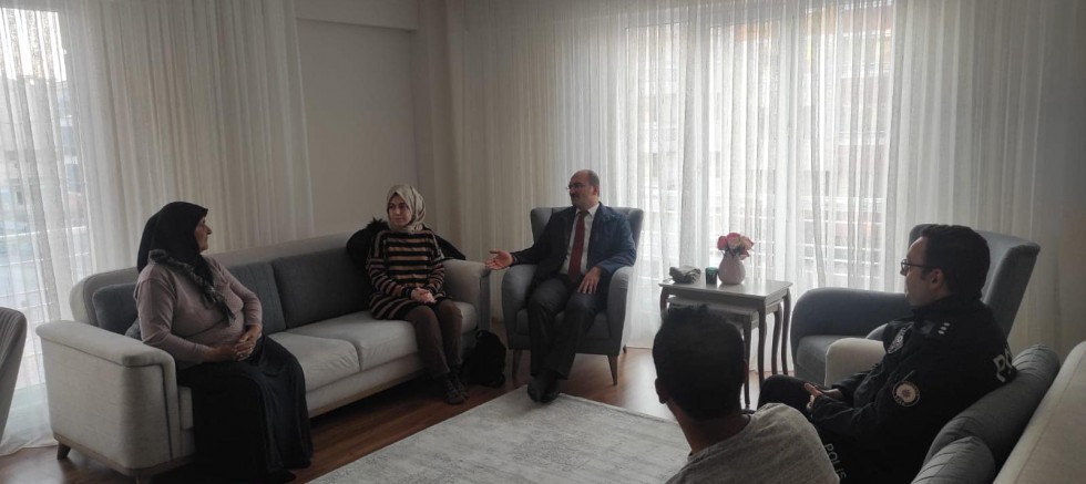 Kaymakam Abacı’dan Depremzede Ailesine Ziyaret