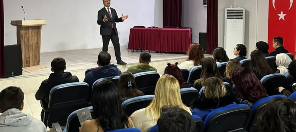 Kaymakam Abacı, Gençlerle Buluştu
