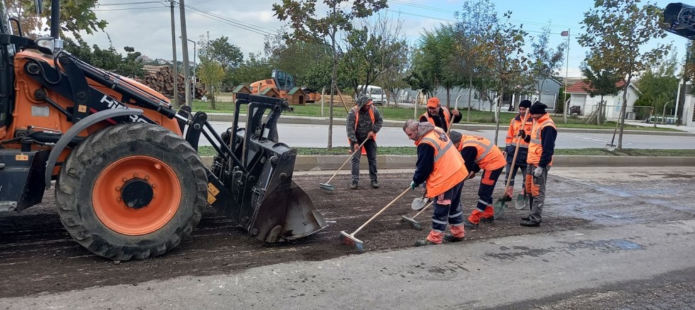 Kore Kahramanlar Caddesi’nde Asfalt Yama Çalışması Yapılıyor