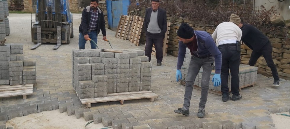 Köylerdeki Parke Taşı Çalışmaları Devam Ediyor