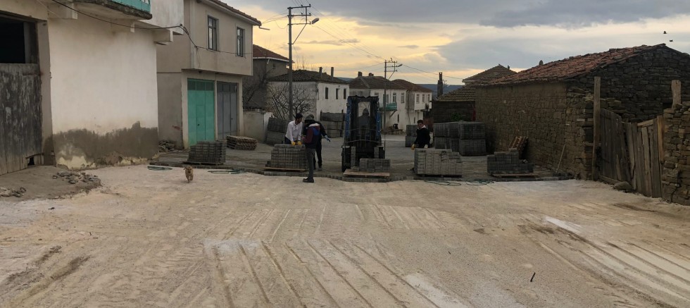 Köylerdeki Parke Taşı Çalışmaları Devam Ediyor