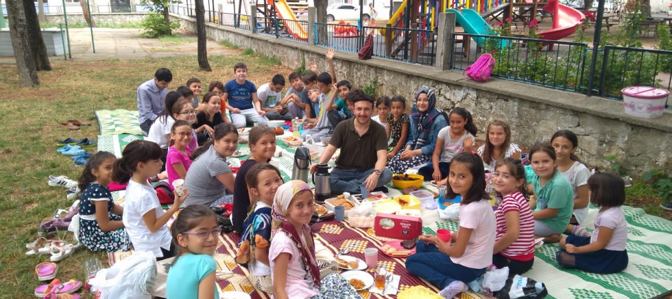 Kur’an Kursu Öğrencilerine İkram
