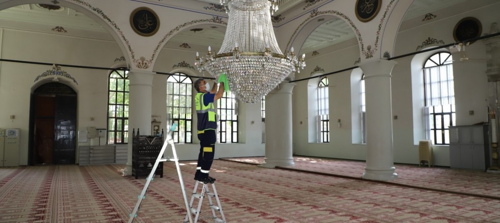 Kurban Bayramı Öncesi Camilerde Temizlik Başladı