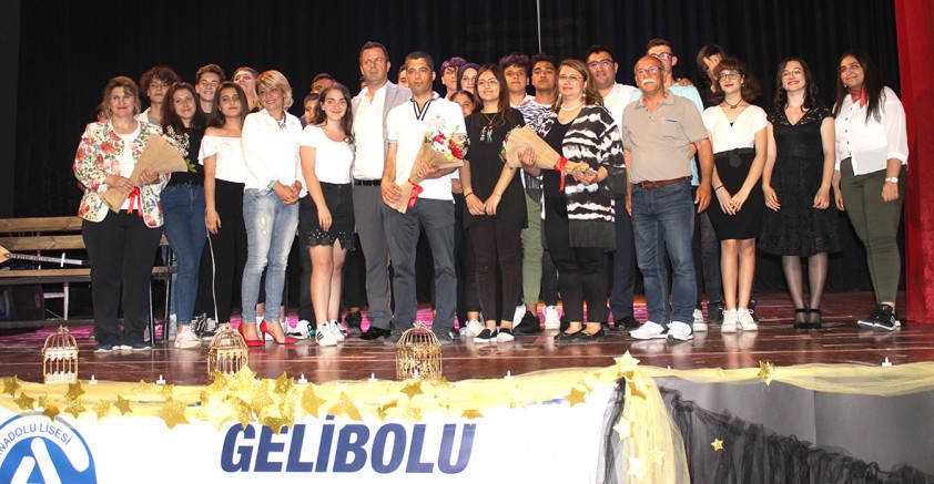 Lise Öğrencilerinden Şiir Dinletisi Etkinliği