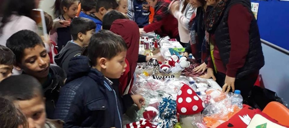 LÖSEV TEMSiLCiLERi  EVREŞE’DE STAND AÇTI
