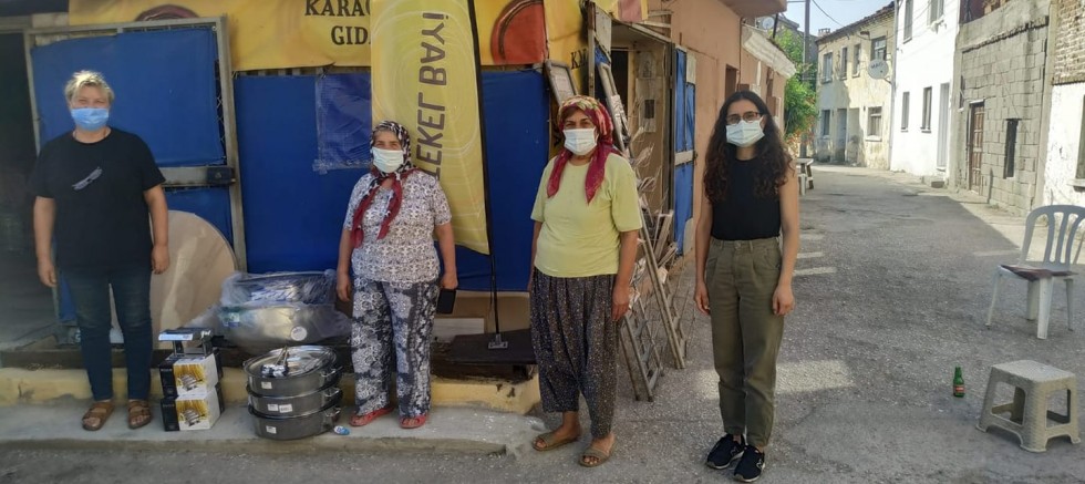 Mahalle Sakinlerine Endüstriyel Mutfak Ürünleri Desteğinde Bulunuldu