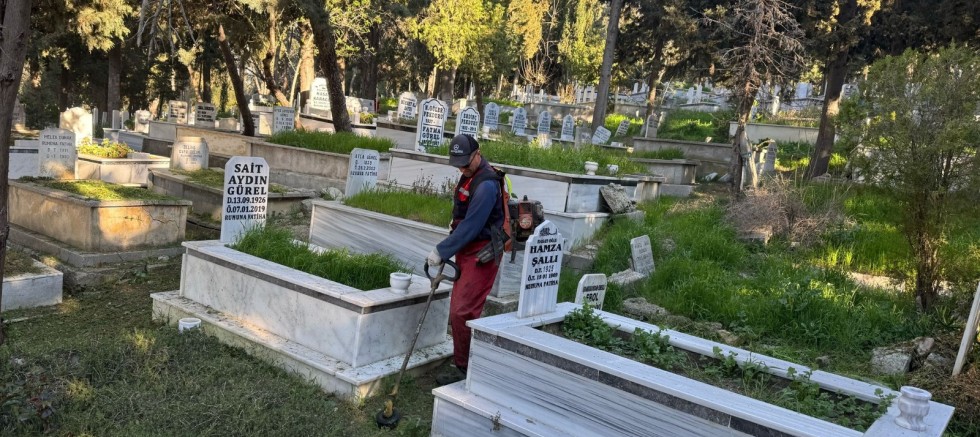 Mezarlıklarda Geniş Çaplı Temizlik Çalışması Yapıldı
