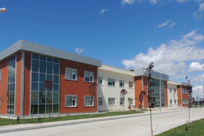 Mezuniyet Coşkusu ve Anlamlı Açılış Bir Arada