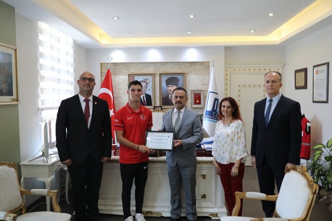 Milli Okçumuz Tümer’den Vali Aktaş’a Ziyaret