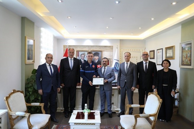 Milli Sporcu Kırca’dan Vali Aktaş’a Ziyaret