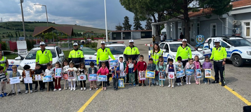 Minik Öğrencilerden İlk Yardım ve Trafik Haftası Ziyareti